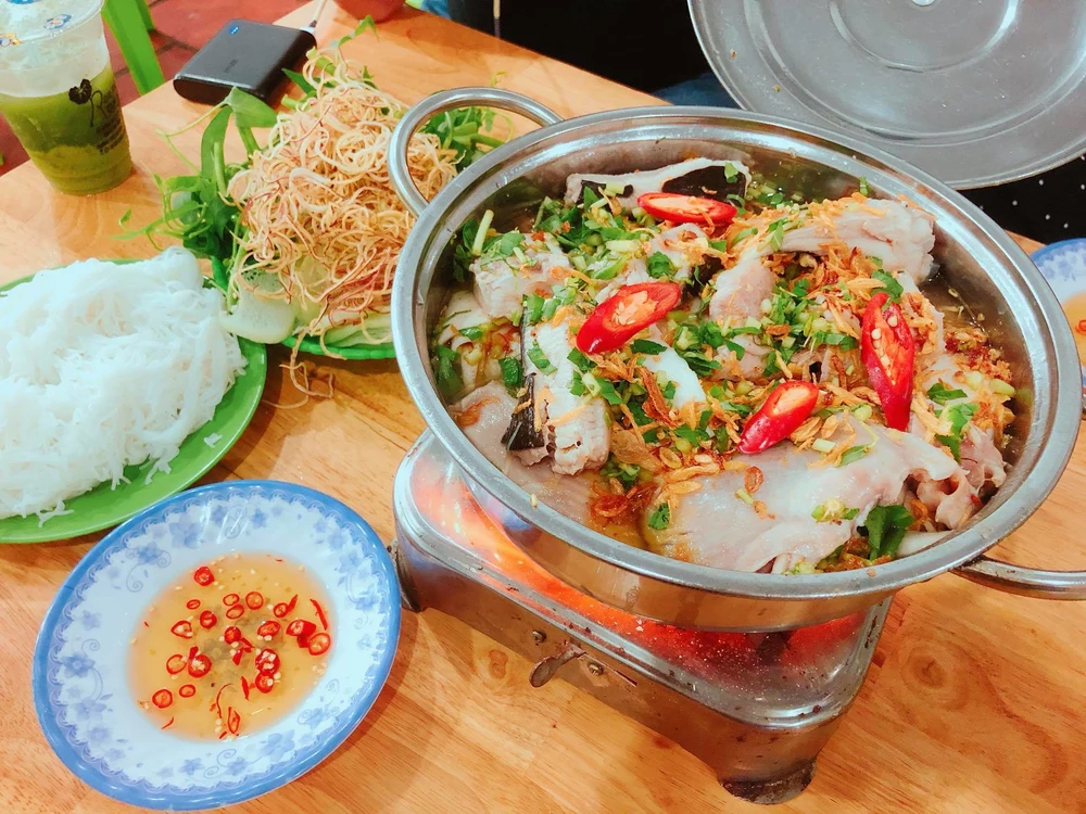 top-10-dia-diem-du-lich-hap-dan-tai-mui-ne-1