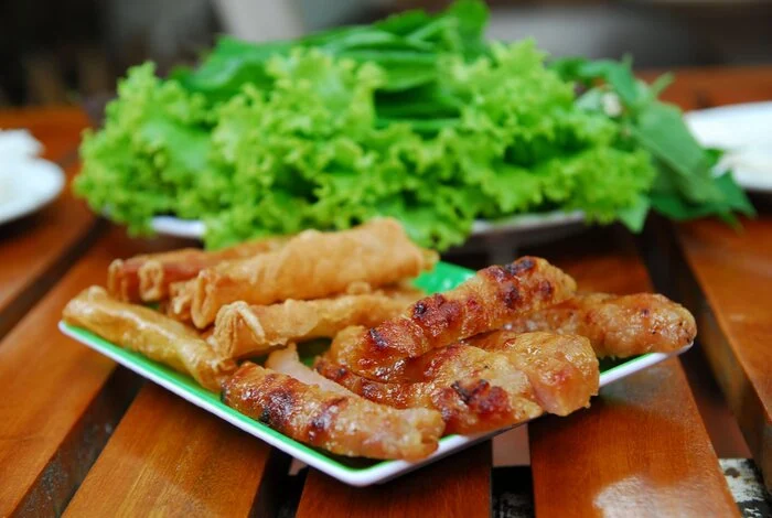 top-10-dia-diem-du-lich-hap-dan-tai-mui-ne-2